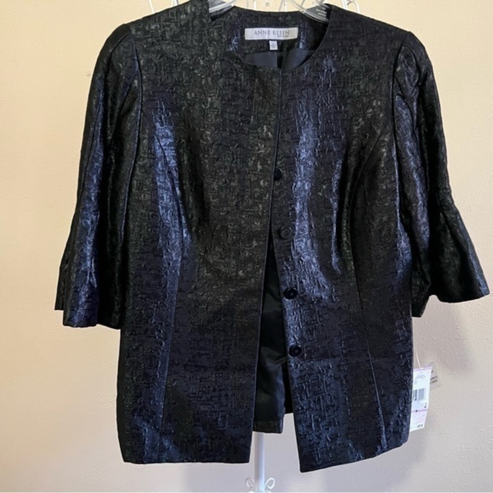 Anne Klein New York, black, textured jacket, 3/4 tulip sleeves. Size 6. NWT.